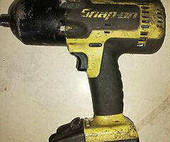 Snap-on 1/2" gun with 2 batteries and charger
