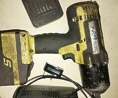 Snap-on 1/2" gun with 2 batteries and charger