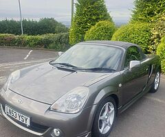 2004 Toyota MR2