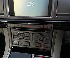 Jaguar XF Portfolio S D 3.0 V6 - Image 9/10