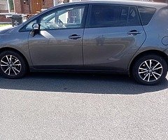 Toyota Verso 2L diesel  7-seater car pm for more details no time waisters pm for price - Image 6/10