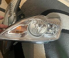 Headlights Ford Focus 2009