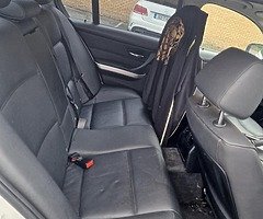 Bmw 320d 2010 - Image 5/7