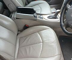 Mercedes benz - Image 4/6