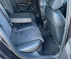 Audi A4 Estate 2.0 diesel . Manual . S line - Image 7/10