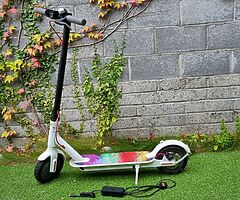 Xiaomi M360 white electric scooter in great condition with charger.