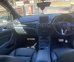 Automatic Mercedes Benz 142 - 84K in KM - over 1 year nationwide warranty included - mint condition - Image 6/10