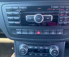 Automatic Mercedes Benz 142 - 84K in KM - over 1 year nationwide warranty included - mint condition - Image 7/10