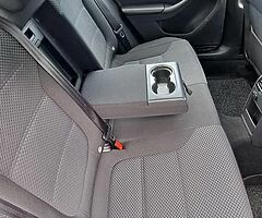 Volkswagen Jetta 2015 Confortline. Low mileage 36k kilometers - Image 5/10