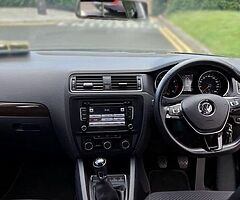 Volkswagen Jetta 2015 Confortline. Low mileage 36k kilometers - Image 9/10