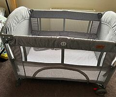 Baby Elegance Bedside Travel Cot + mattress + bed sheets