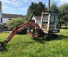 2.8 tonne digger