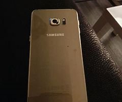 Samsung Galaxy s6 edge plus has we crack on the front of it work