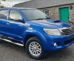 2014 TOYOTA HILUX IS 4X4 INVINCIBLE 3.0 D4D AUTOMATIC.