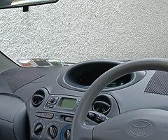Toyota Yaris - Image 6/9