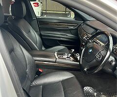 2011 BMW 730 - Image 8/10