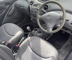 Toyota Yaris with Sunroof - Image 6/7