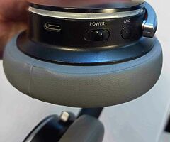 Selling Google headphones&Samsung Tablet ce0168