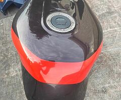 Suzuki GSX-R 1100 l/m tank. side panels.tail light. - Image 4/10