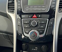 172 Hyundai i30 Diesel Estate - Image 8/10