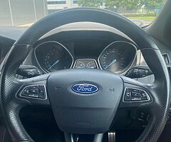 Ford Focus - Image 8/10