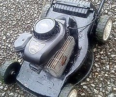 Lawnmower for sale going perfect basket is there aswel