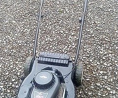 Lawnmower for sale going perfect basket is there aswel