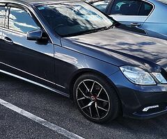 Mercedes Benz 2009 E220