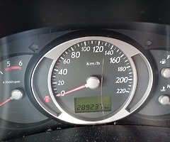 Hyundai Tucson 1:9 dark blue navy 
year 04. - Image 3/6