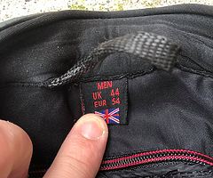 Rst two piece leathers with matching gloves - Image 3/5