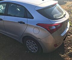 2014 HYUNDAI I30 1.4 PETROL FOR BREAKING! - Image 3/4