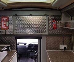 Cateringvan Burger van - Image 3/8