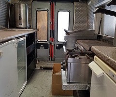 Cateringvan Burger van - Image 7/8