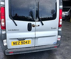 2007 Renault Traffic 2.0cdti engine box Breaking breaking - Image 3/10