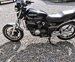 Honda 750 cc v4 sarbra