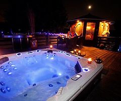 Super Value H2o 5 seater Hottub. Plug and Play No need for extra heavy voltage economic to ru