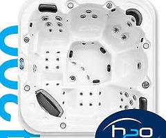 Super Value H2o 5 seater Hottub. Plug and Play No need for extra heavy voltage economic to ru - Image 4/4