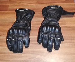 Shoei helmet, alpinestars gloves, alpinestars jacket, alpinestars tr