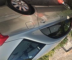 05 toyota avensis