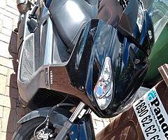 Yamaha XMAX 250