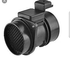 1.9 Renault traffic genuine air flow meter brand new in box .