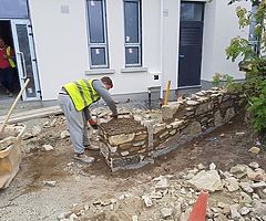 Stone mason and block layer