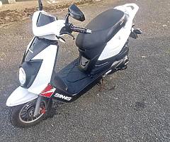 172 Sinnis 49cc scooter