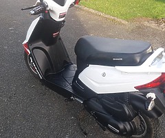 172 Sinnis 49cc scooter