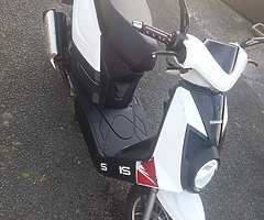172 Sinnis 49cc scooter