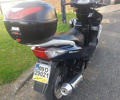 09 Sinnis 125cc scooter
