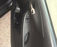 Toyota Corolla - Image 6/9
