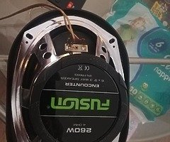 Pair of fussion encounter speakers 260 watts,4ohm