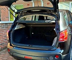 Nissan qashqai 09 diesel 1.5 Low mileage 107 miles New tyres Quick sale - Image 5/10