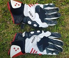 Motorcycle gloves